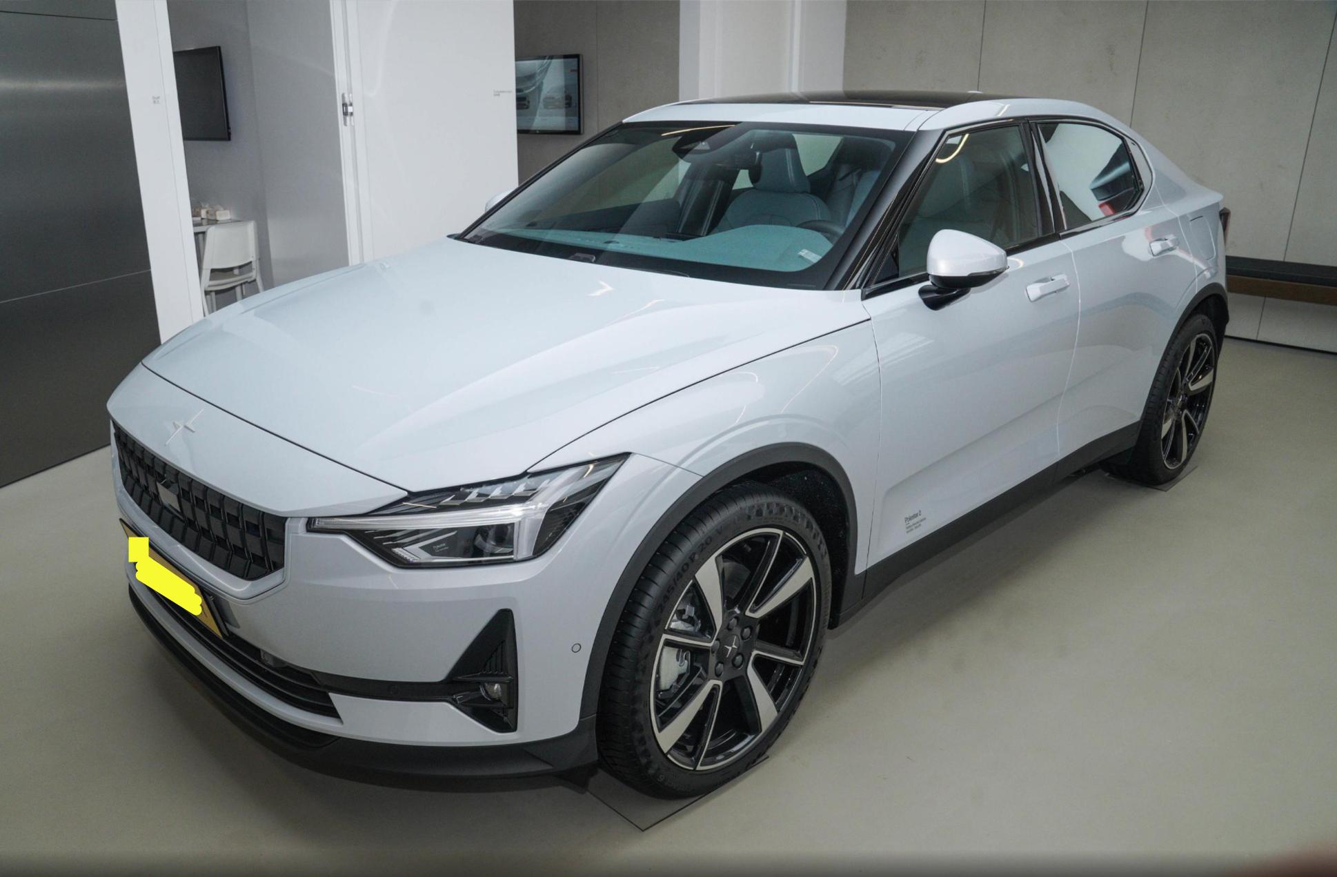 雷神之锤大灯+马牌轮胎，零百加速7.4秒，带你看极星Polestar2