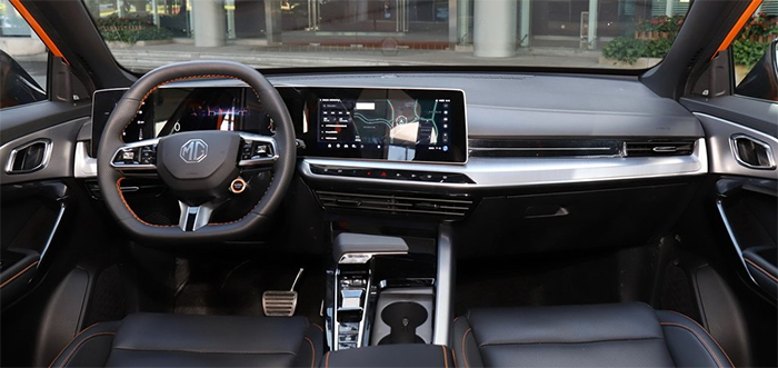 上汽名爵mgone全新上市,名爵mgone第一视角试驾