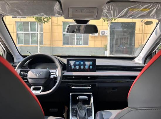 五菱星驰手动豪华型,五菱星驰suv2023款图片