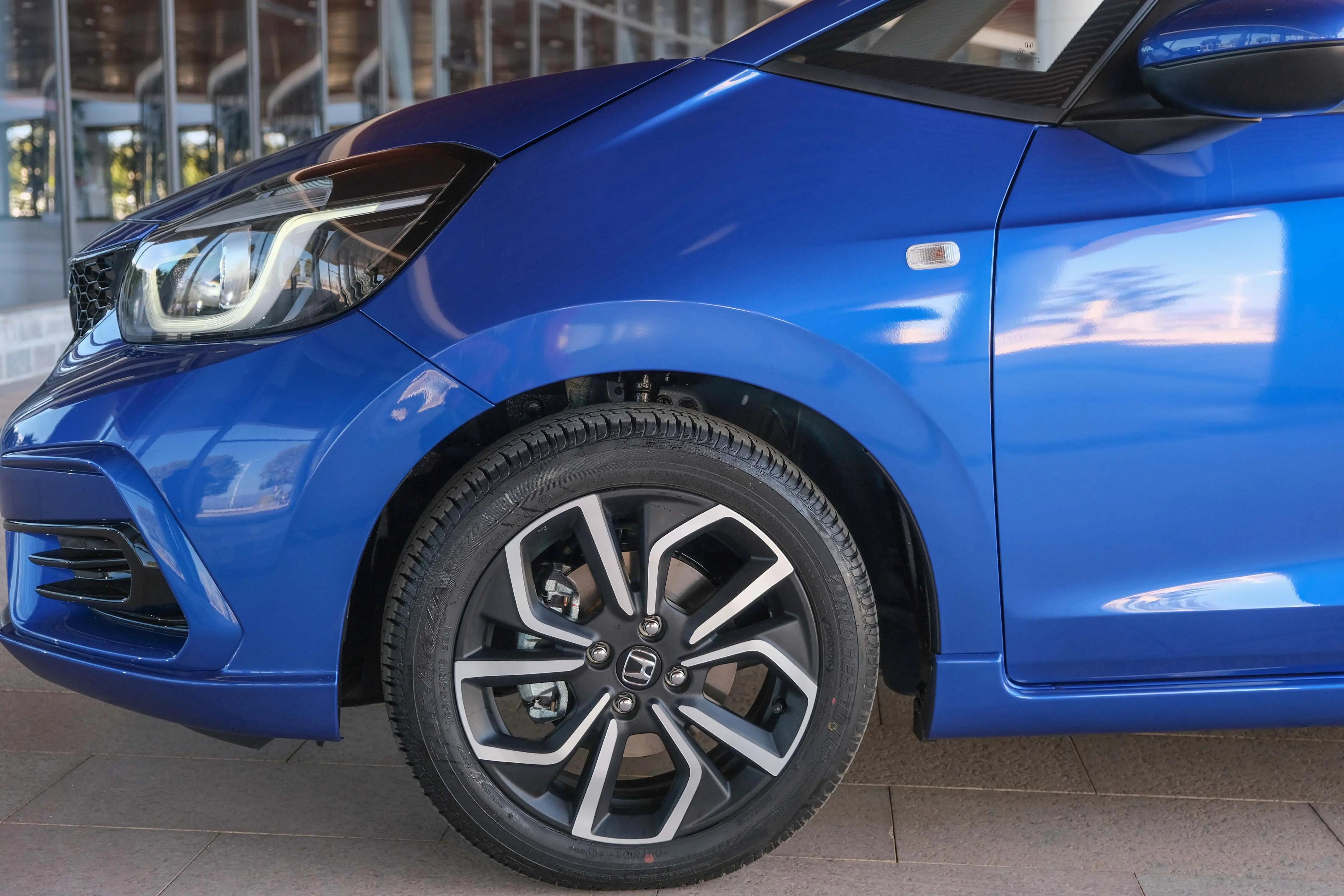 第一次听到“来福酱”这个名字我感到惊奇而新鲜，仿佛次元壁破了