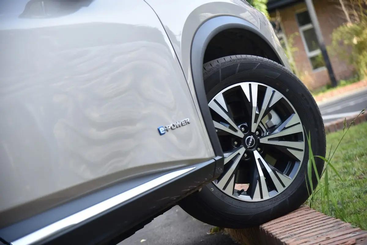 日产奇骏超混电驱没有备胎吗,双混电驱奇骏