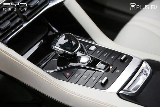 比亚迪宋plusev和秦plusev哪个好,24款比亚迪宋plusev家用充电