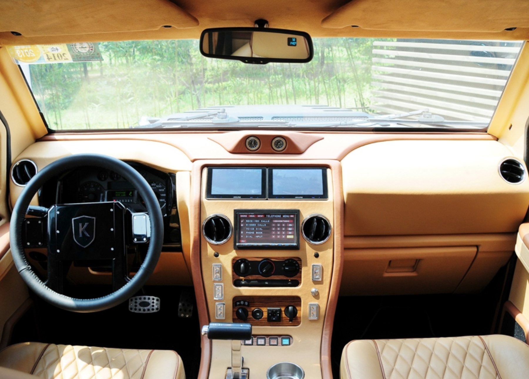 兰州偶遇1500万豪车，百公里油耗60升，外观酷似玩具车