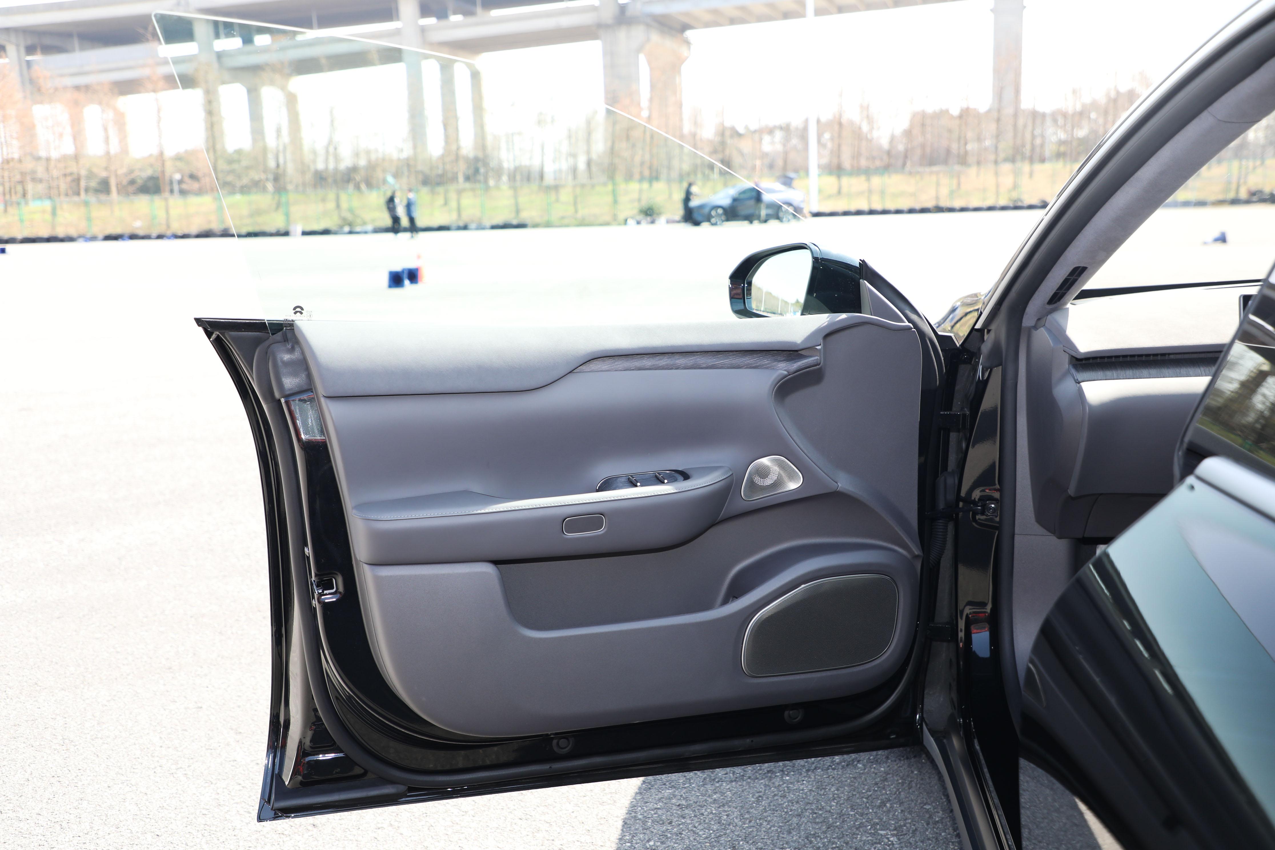 续航1000km蔚来et7实拍试驾,蔚来et7性价比高吗