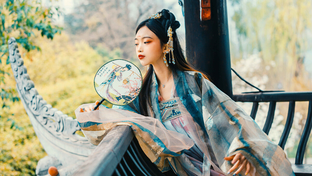 小说：公主为给未婚夫补身子，居然一早起床杀鸡拔毛，众人惊呆了