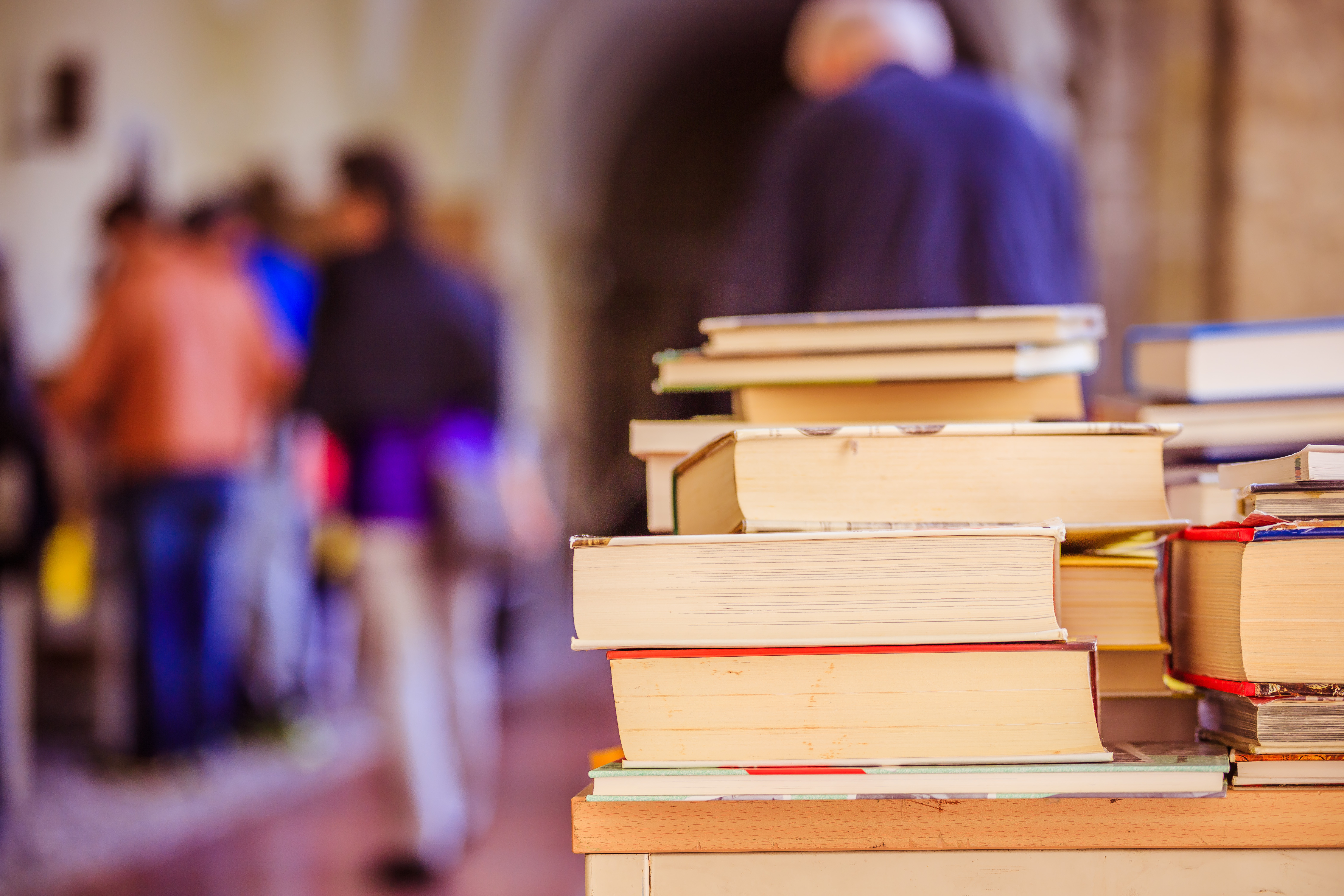 女朋友和前男友打官司能要吗,妻子帮前男友打官司