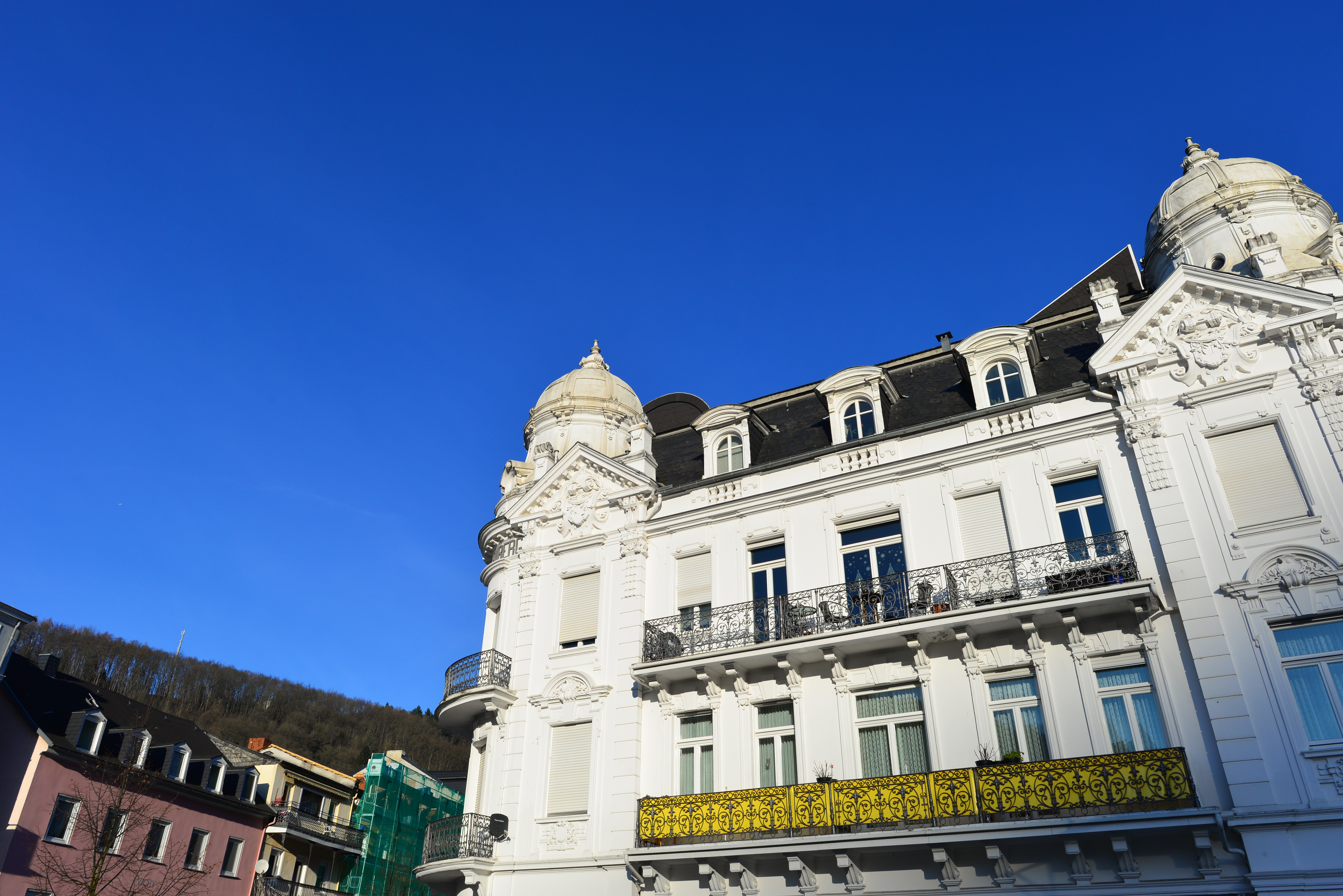 不迁就不讨好任何人委屈自己,不迎合不违心遵从内心的指引