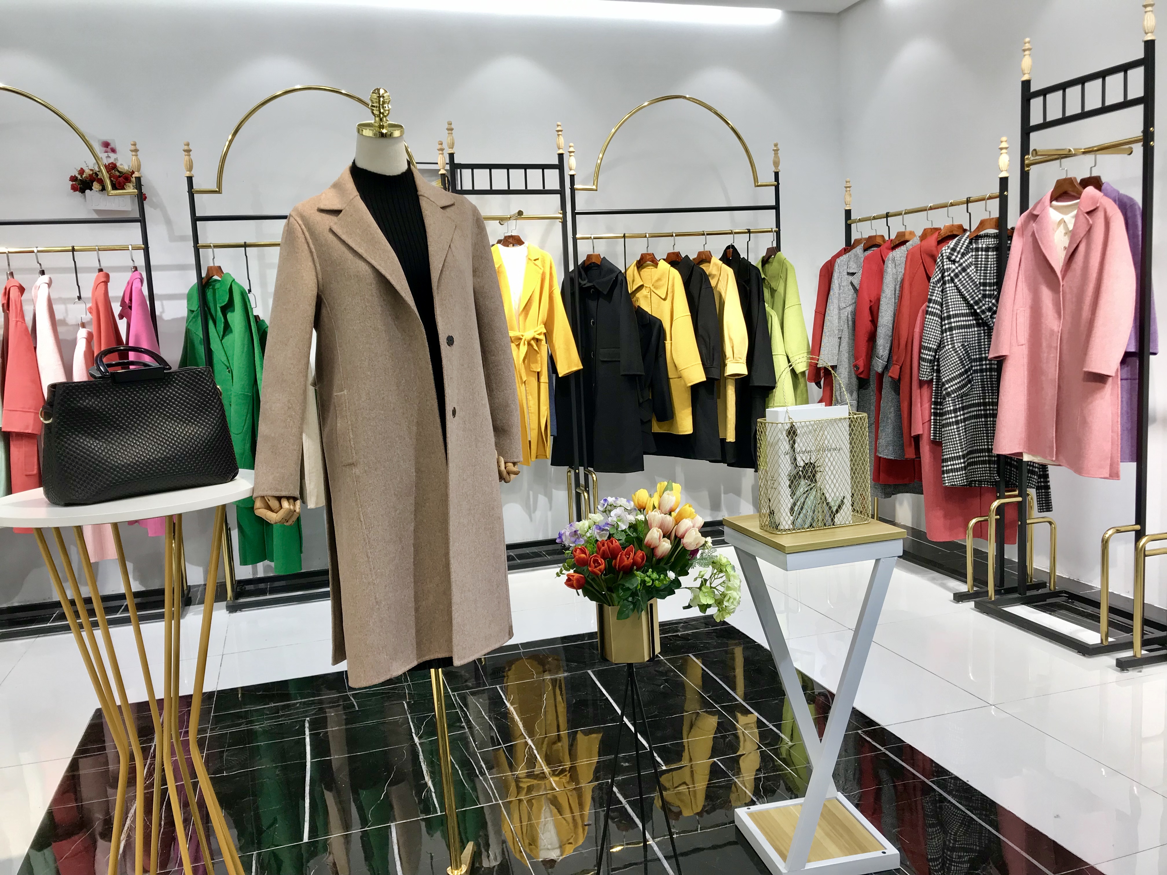 广州双面羊绒大衣清仓,广州正品双面羊绒大衣批发