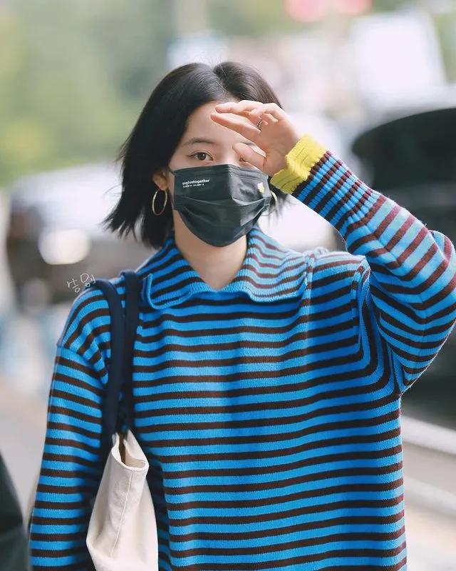 气质针织秋冬穿搭一整套,明星同款针织衫日常穿搭