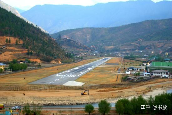 世界上十大危险机场的视频,世界公认最危险的十大机场