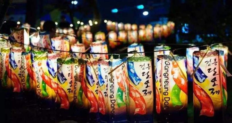 外国人吃粽子就是不按常理出牌,韩国日本的粽子吃法