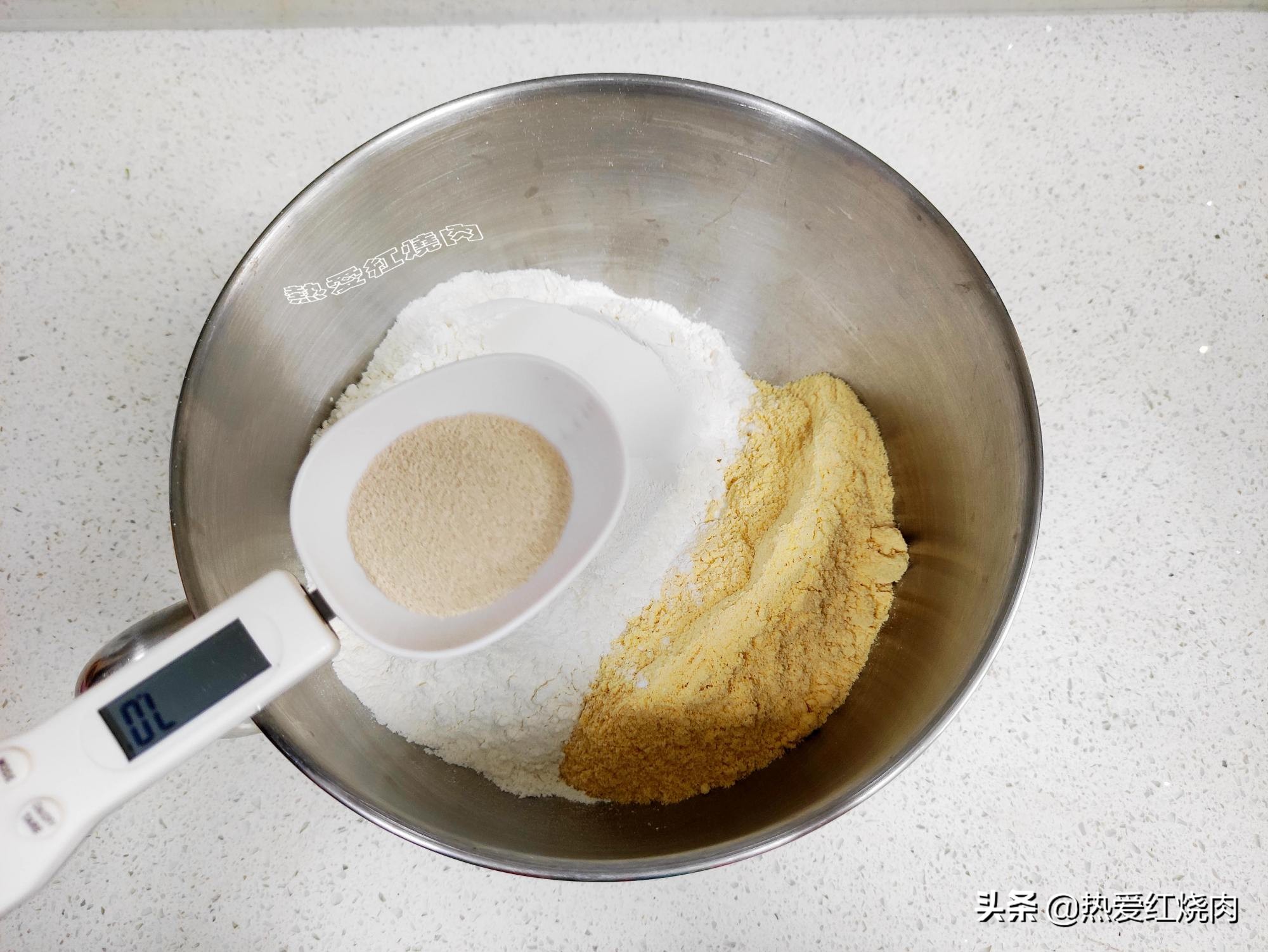 馒头蒸熟发酸怎么处理才好吃,自己蒸馒头为什么那么硬