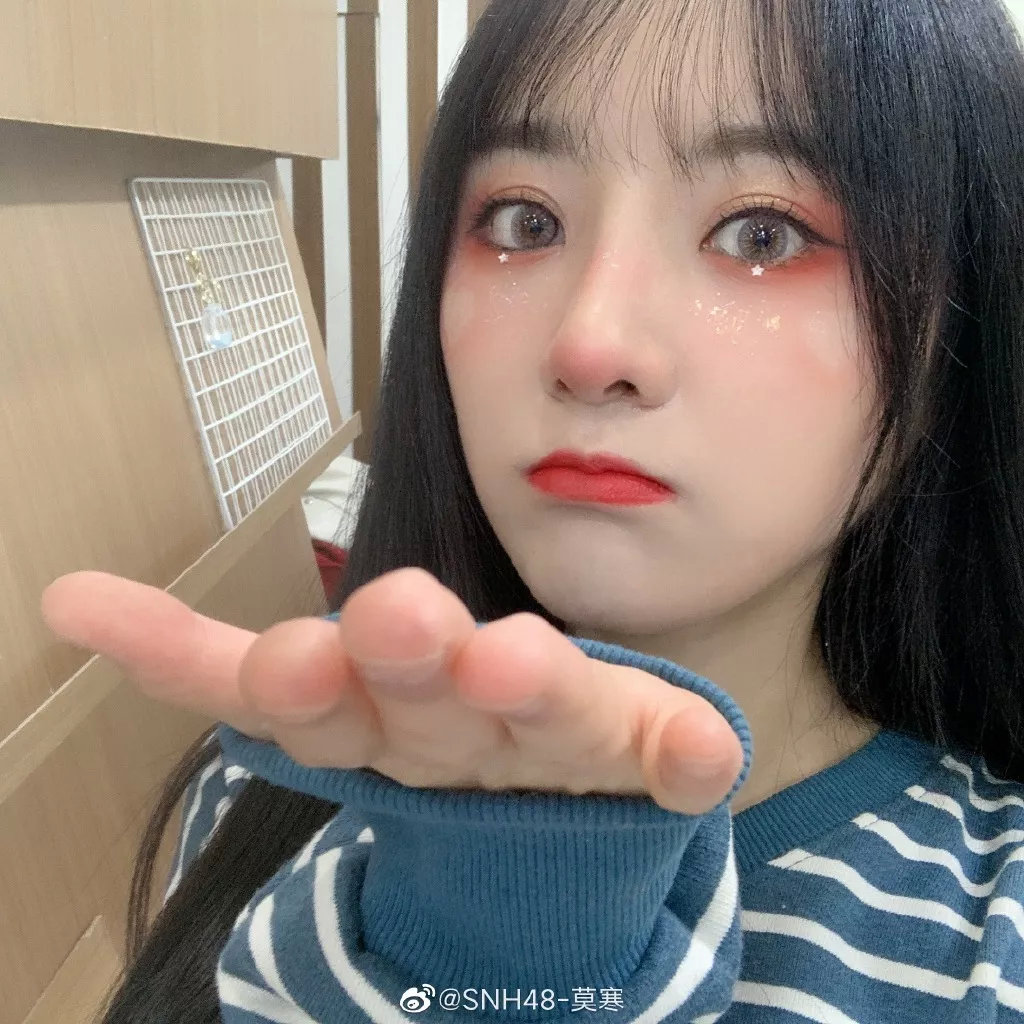 泫雅ins晒美照,泫雅携新作品回归