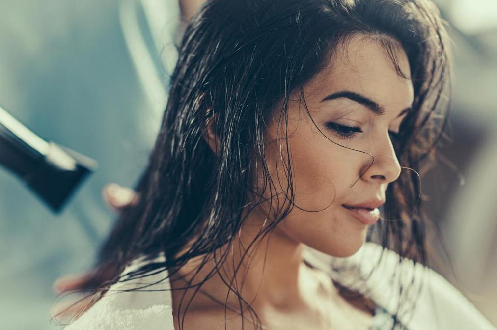 烫头怎么才能使头发变得蓬松,头发很蓬松毛躁能烫头吗