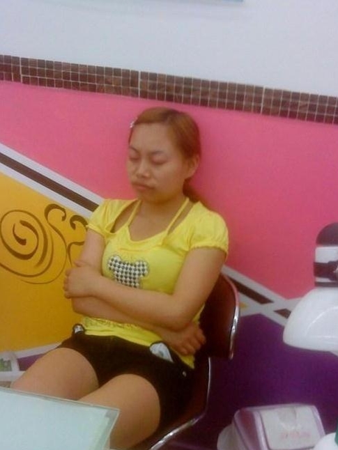 美国凤姐的真实生活,凤姐在洗脚店打工