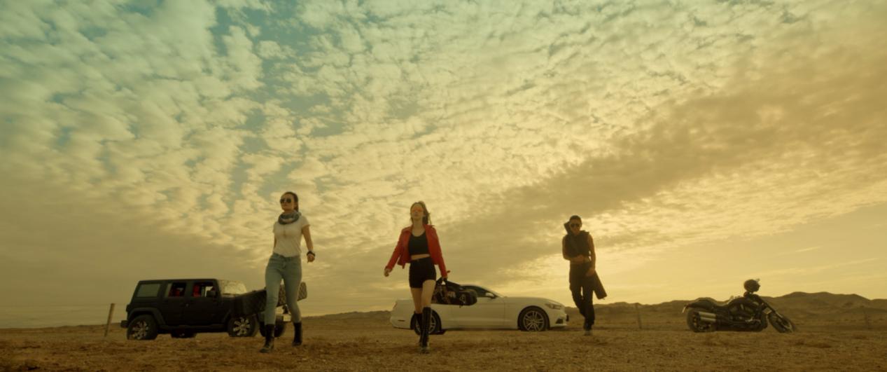 勇闯无人区拍摄“变异狂蝎”，导演亲身揭秘幕后“绝色秘闻”