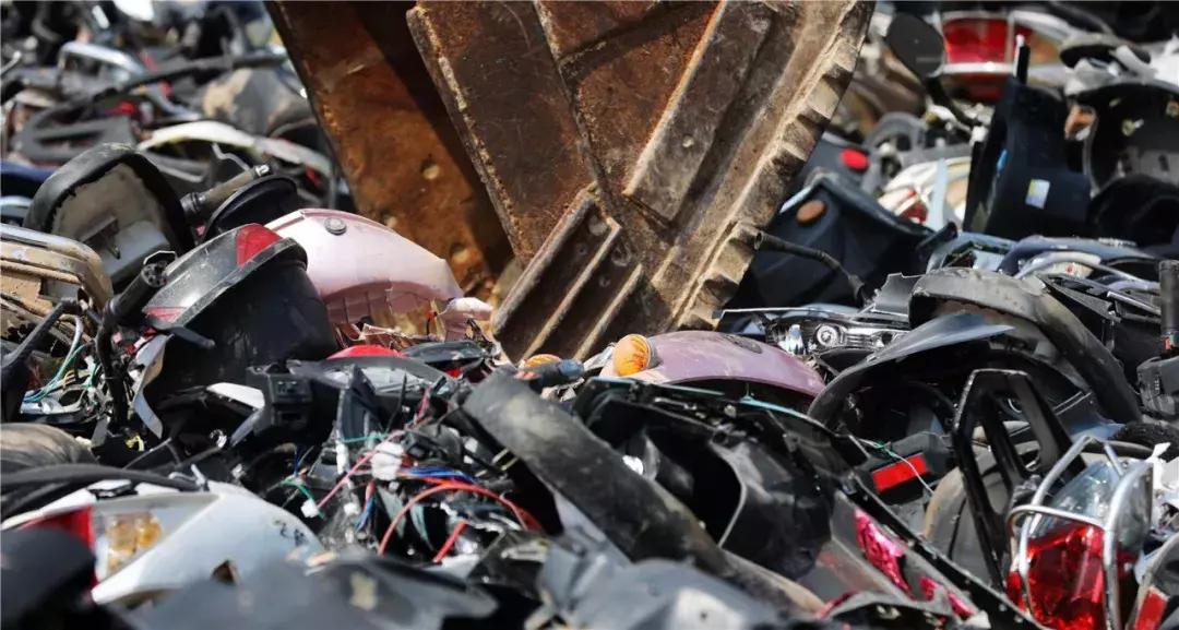 交警队查扣的摩托车最后怎么处理,被查扣物品怎么处理