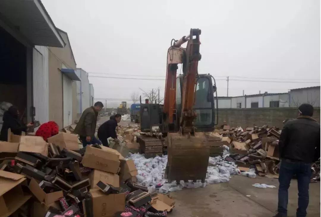 蚌埠回收废鞋,安徽阜阳破获假鞋案公开销毁