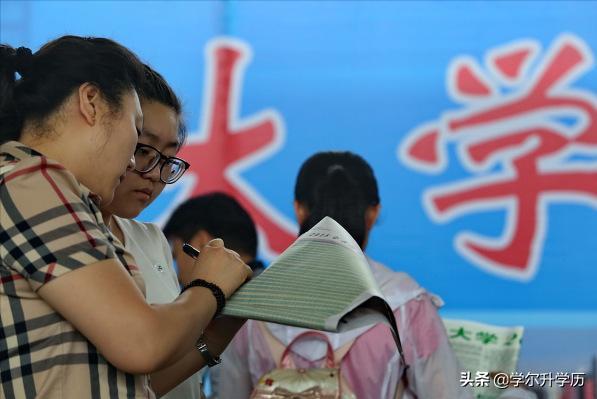 高考成绩刚过本科线建议复读吗,高考成绩刚过本科线能上本科吗