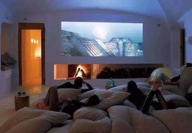 投影仪看电影就是噱头,液晶电视和投影仪看电影哪个好