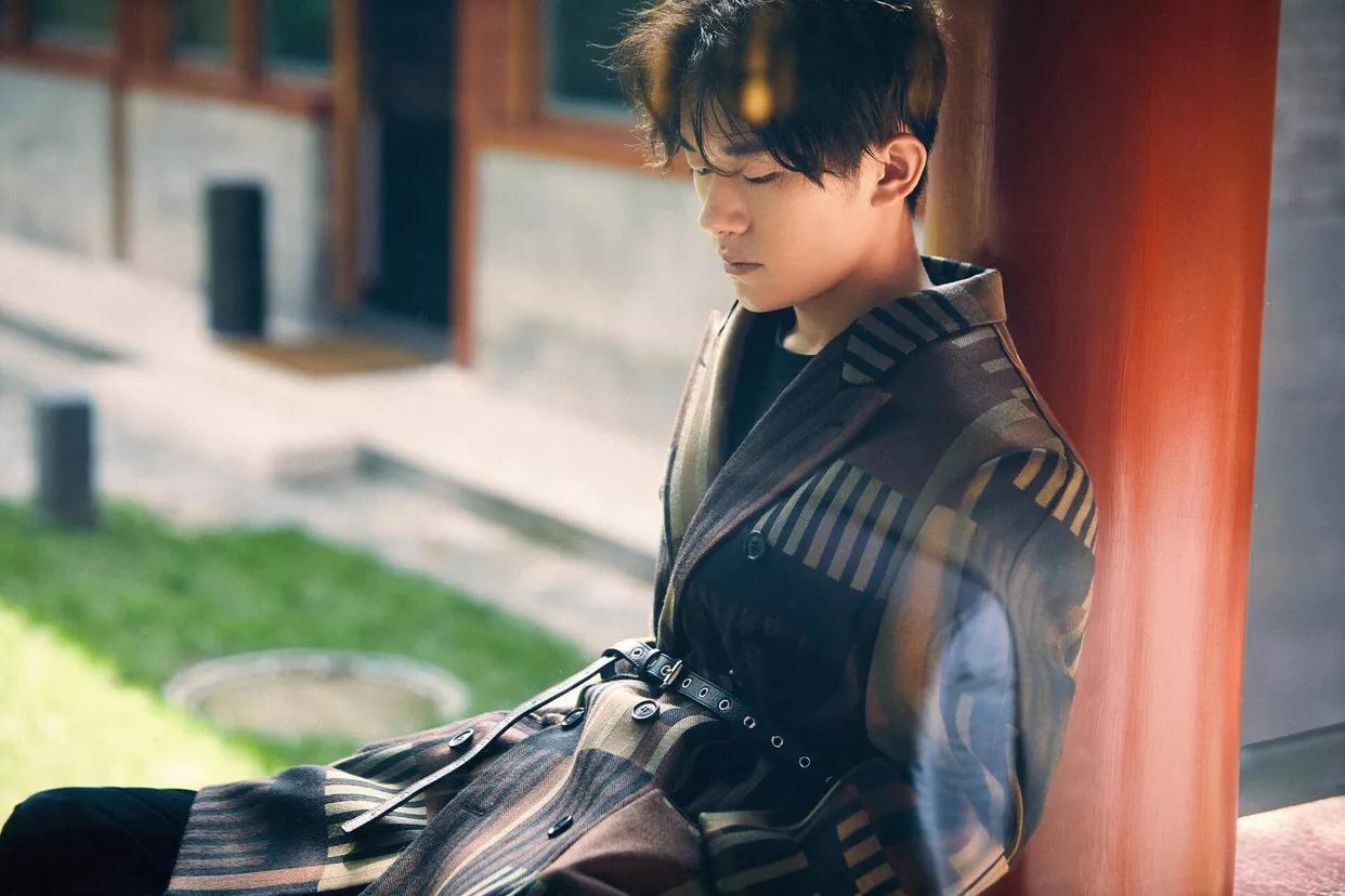 用一句话概括易烊千玺近期的事情,人物易烊千玺两万字专访