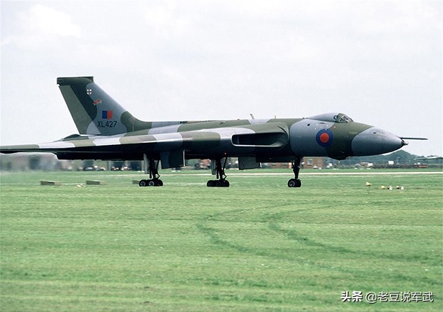 英国v型轰炸机,英国三神轰炸机