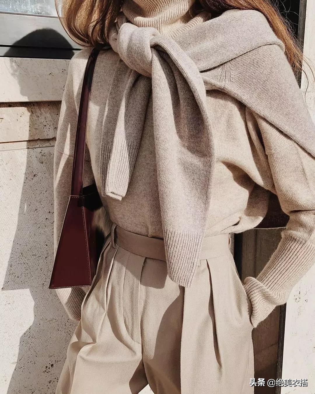 毛衣怎么穿不显土毛衣的时尚穿搭 (毛衣怎么穿才好看这样搭配最时髦)