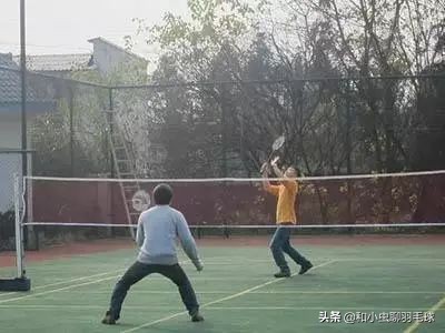 羽毛球左手和右手哪个更有优势,羽毛球应该怎么打才会比较有力
