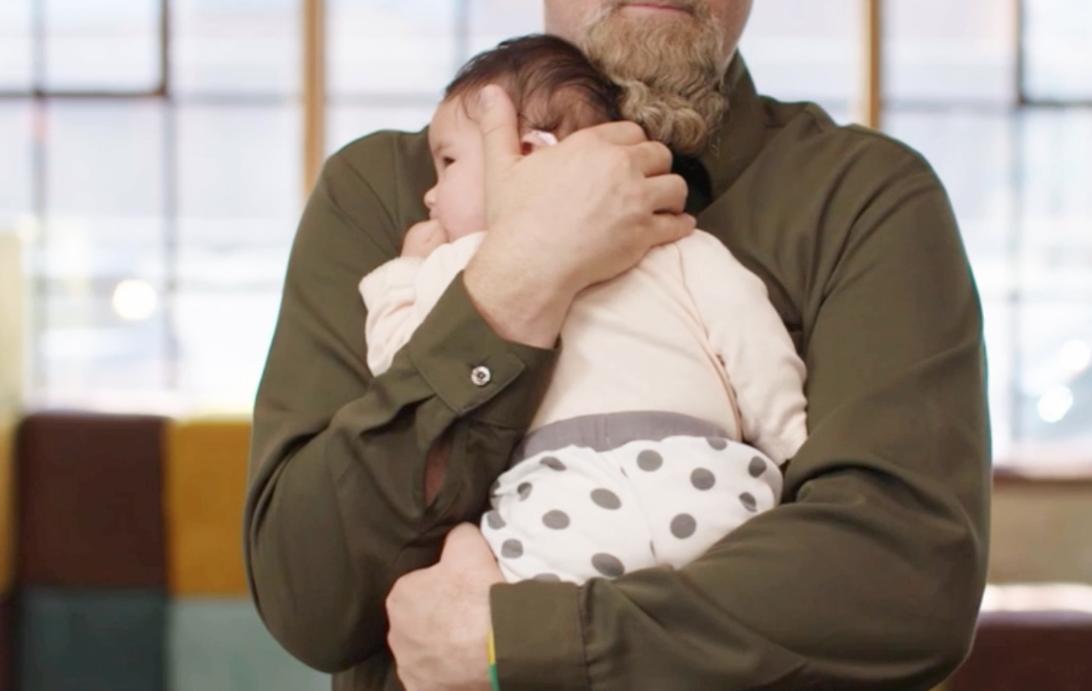 两个月新生儿爱哭,新生儿两个多月哭闹的原因是什么