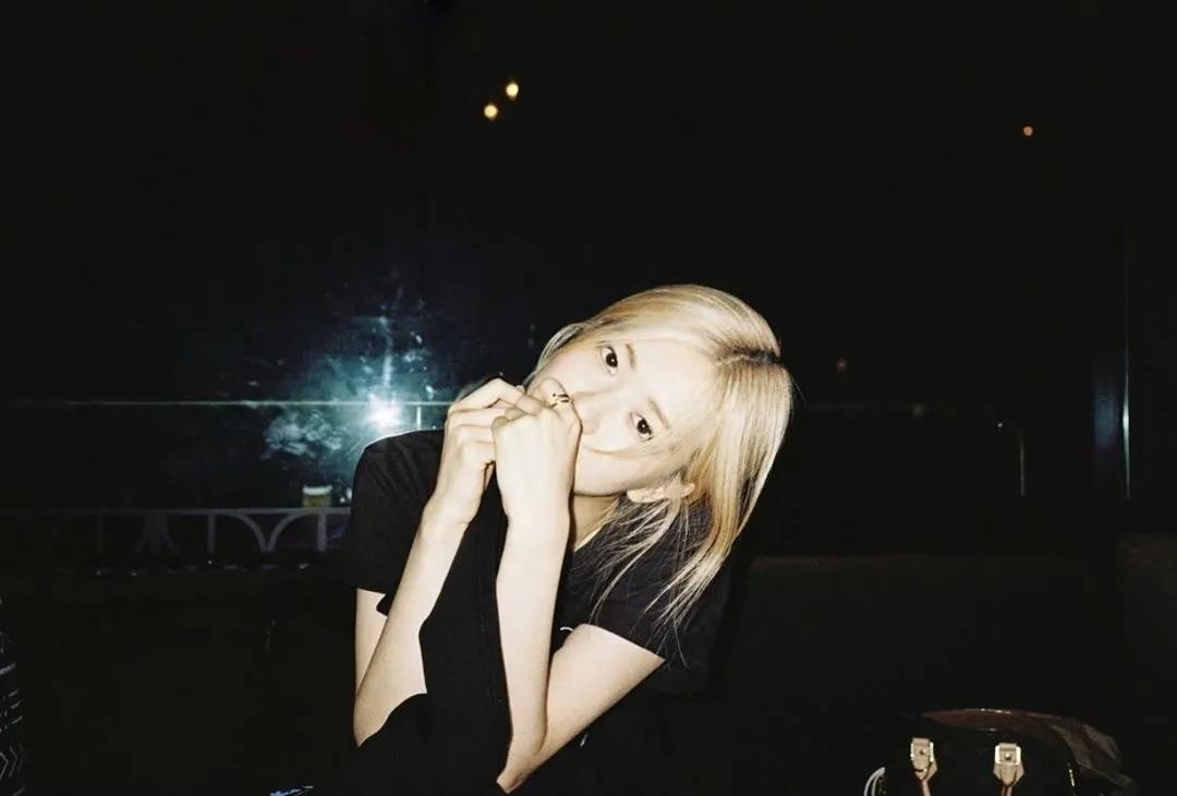 blackpink的朴彩英rosie,blackpink朴彩英澳洲玫瑰歌名