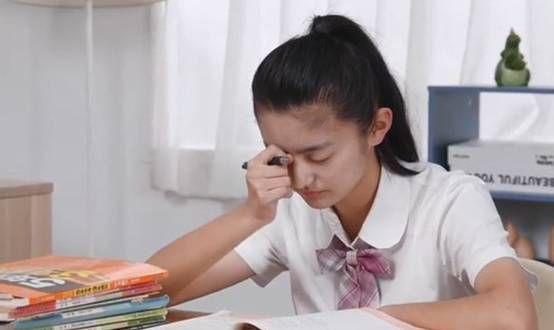 青少年眼睛干涩重影,青少年眼睛难受易疲劳怎么办