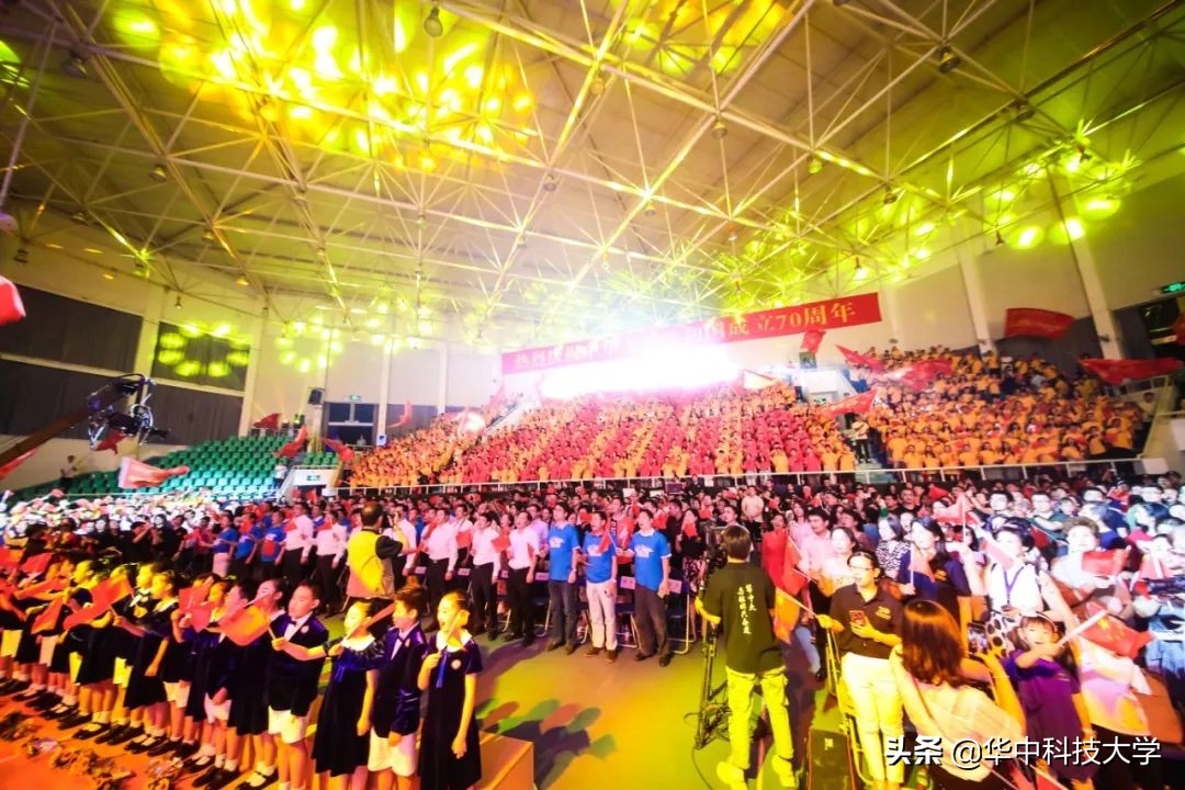 燃爆了！华中科技大学用“宇宙最强音”为祖国打CALL