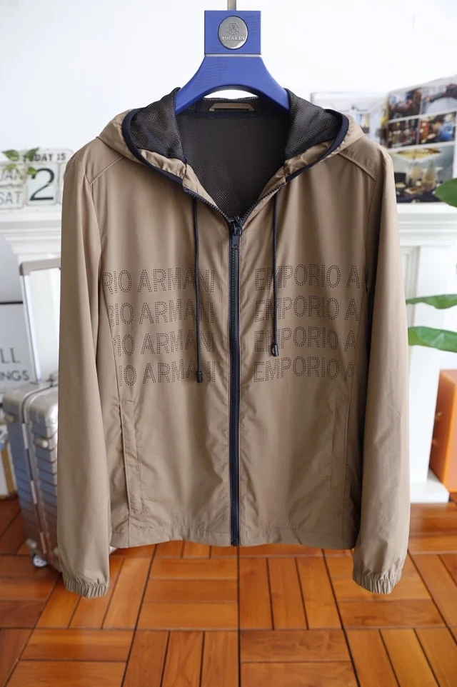 阿玛尼夹克最新款,阿玛尼经典夹克