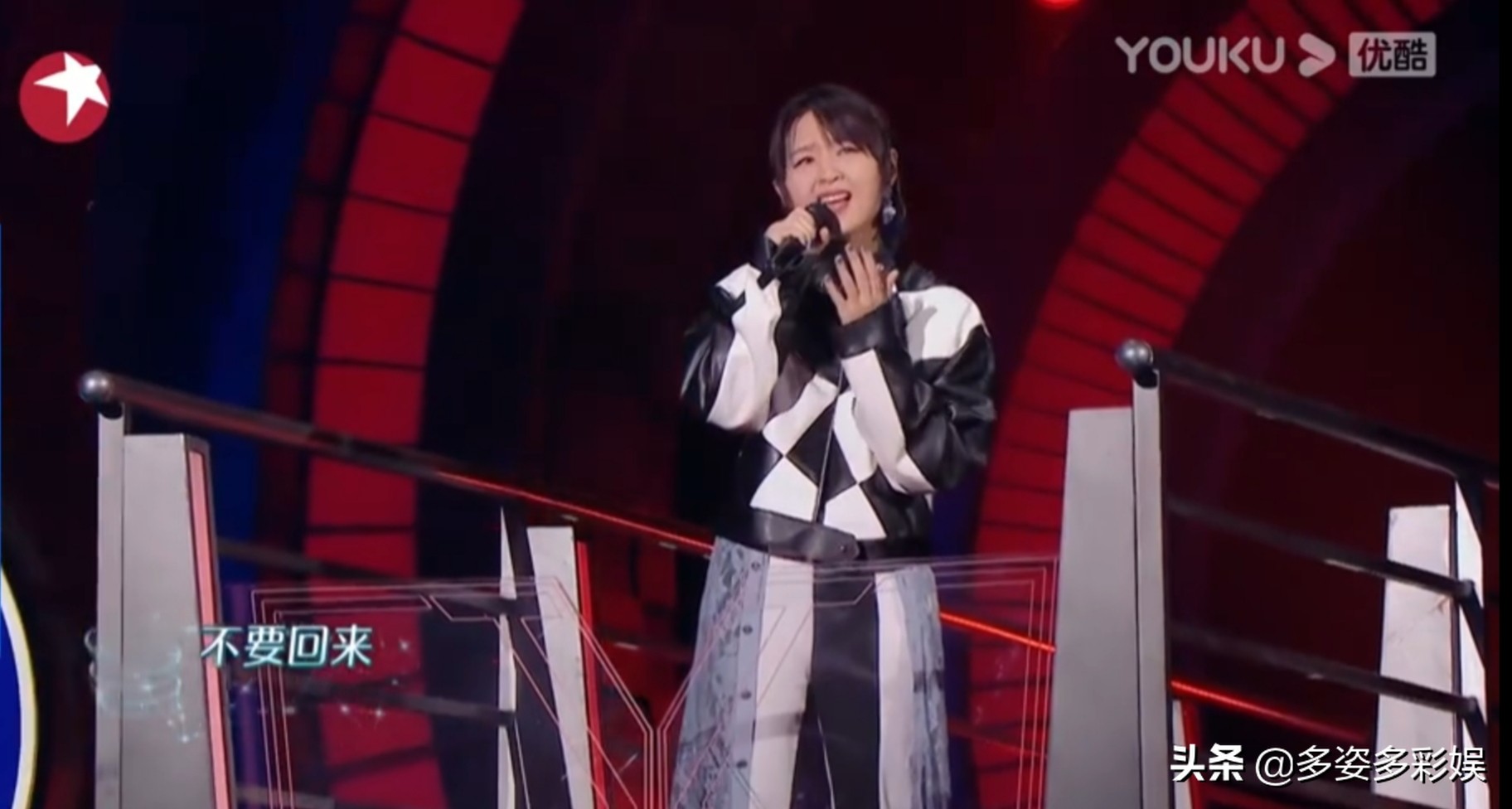 单依纯和周笔畅四个人合唱,周笔畅和单依纯唱歌现场版