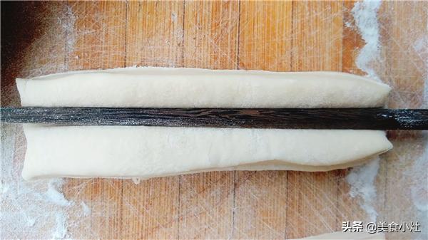 香酥大油条的做法和配方的全过程,油条教程又酥又脆又鲜大油条