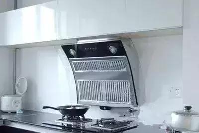 烟机买免清洗还是自清洗,自动清洗油烟机怎么清洗