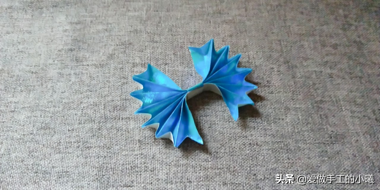 儿童折纸简单手工幼儿园蝴蝶结,蝴蝶结手工折纸超简单正方形纸