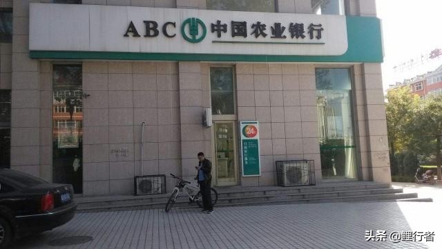 想在银行贷10万块钱,农行10万存3年利息多少最新消息