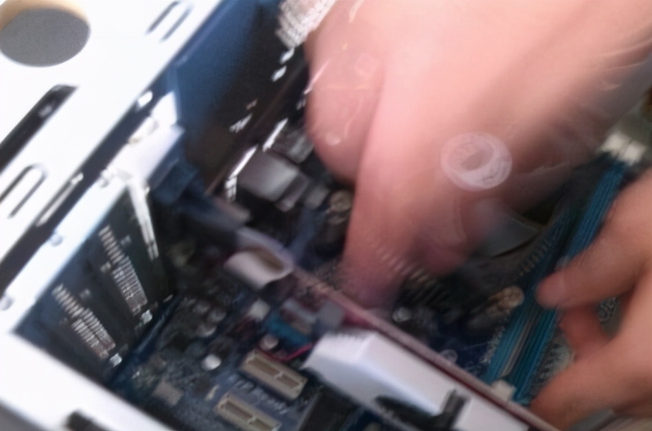 电脑主板坏了怎么换新的,更换电脑主板全过程