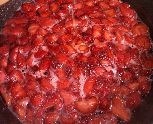 自制无添加草莓酱做法简单好储存,自制草莓酱不用淀粉和白糖