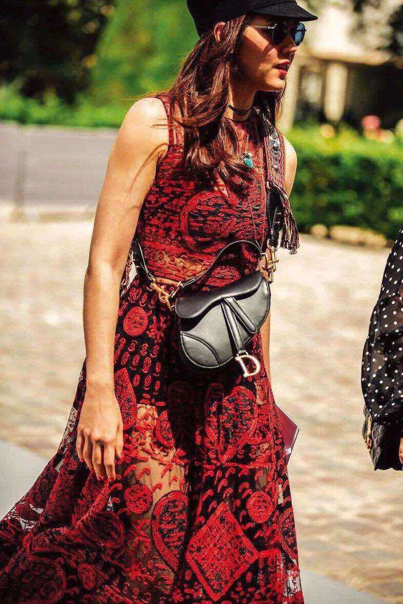 泫雅同款腋下流苏包,最不容错过的包