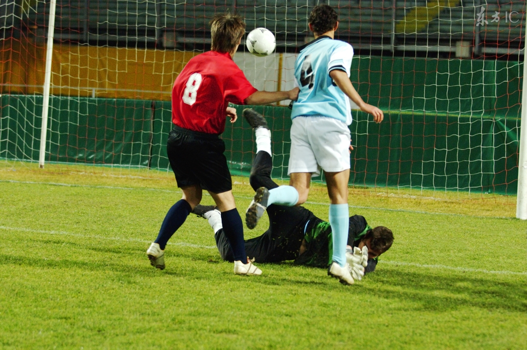 小说:拭目以待!中国少年能否拿到欧洲足球豪门最后一个复赛名额
