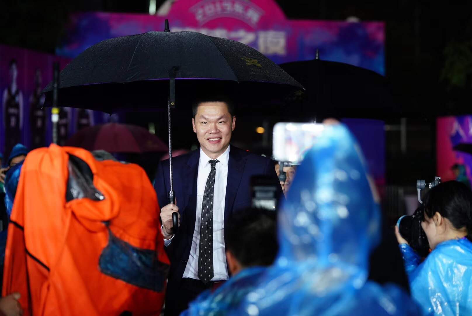 双冠庆典之夜独家对话朱芳雨:这座城对冠军的渴望,憋不住了