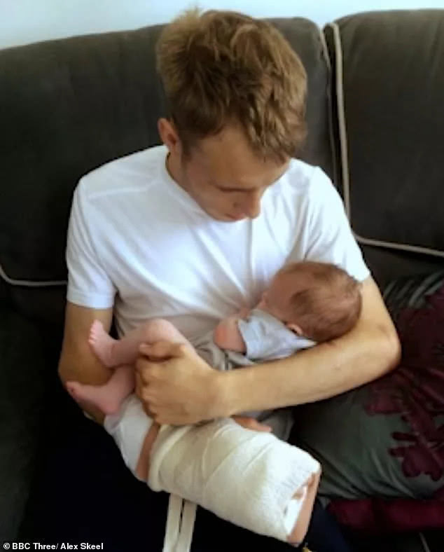 22岁女孩遭教练虐待,足球教练虐待儿童