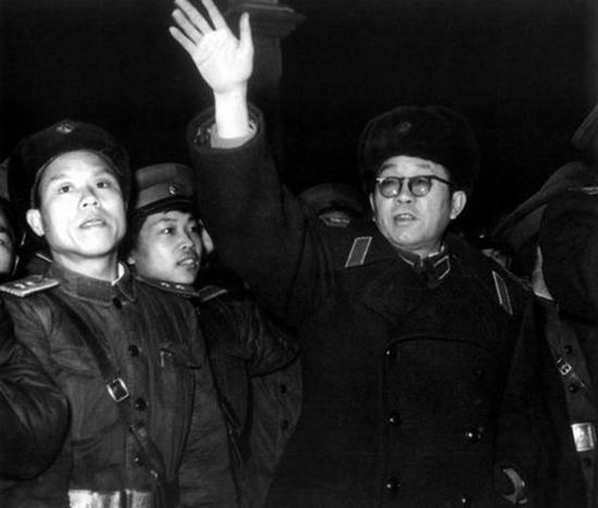 上将张震，78岁时要退休，*小平邓**：比我小10岁，还可以再干一届