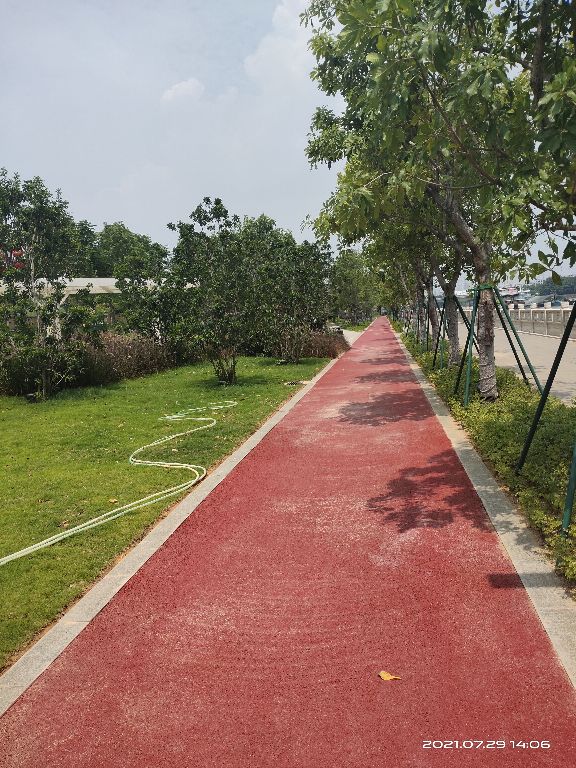 跑步运动的地方,适合跑步的运动场所