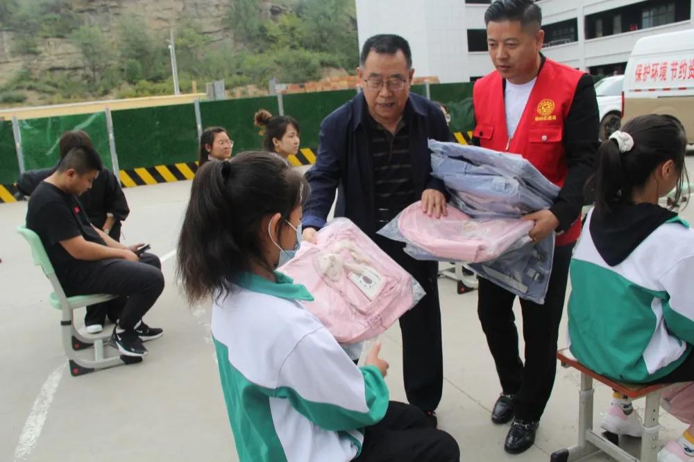 慈善协会关爱残障儿童活动,扶贫留守儿童爱心捐赠仪式