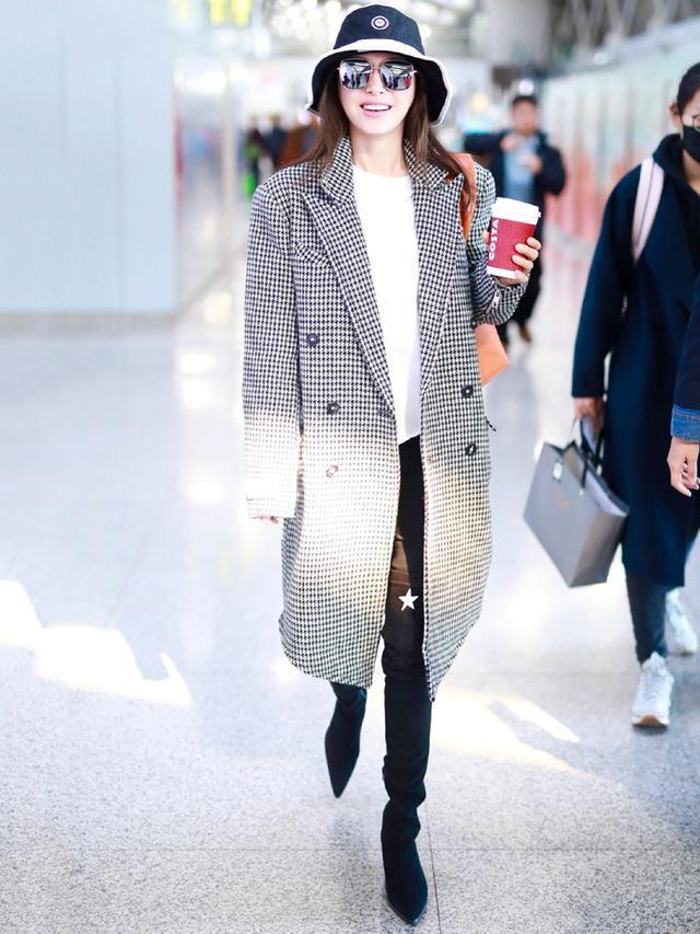 千鸟格再掀时尚潮流,穿对减龄提气质,再不是妈妈们的专属了