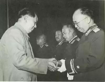 主席与十大元帅的合影，每一张都很有历史意义