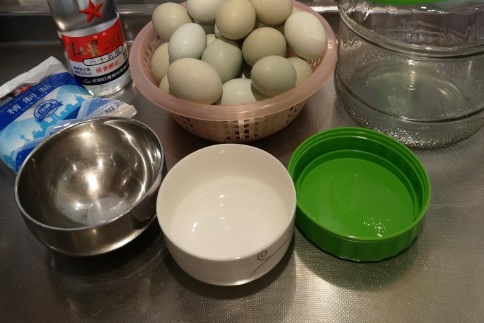 黄泥土腌咸鸭蛋怎么腌,腌咸鸭蛋土腌方法